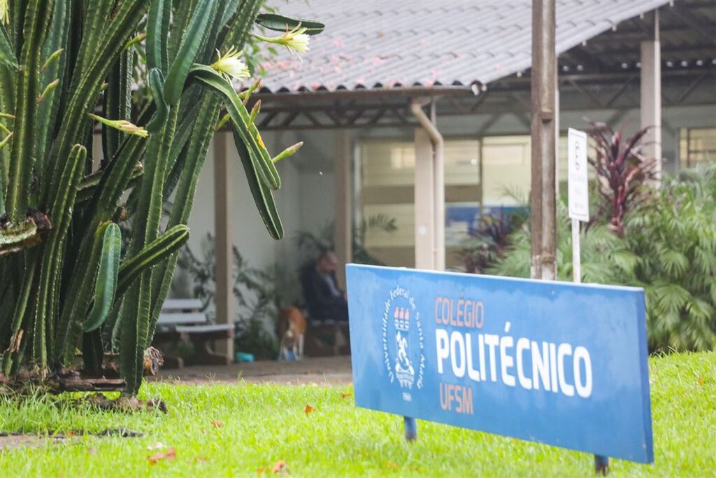 Justiça determina que UFSM disponibilize cinco profissionais para atender alunos com deficiência no Colégio Politécnico