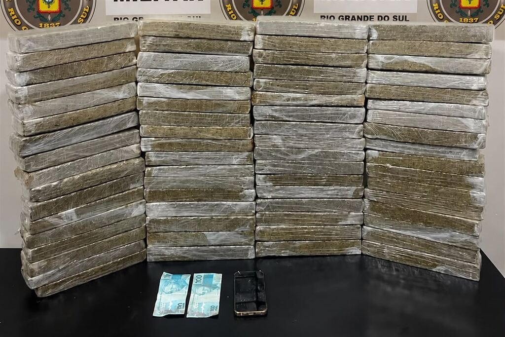 Jovem é preso com quase 40 quilos de maconha armazenados em barbearia de Santa Maria