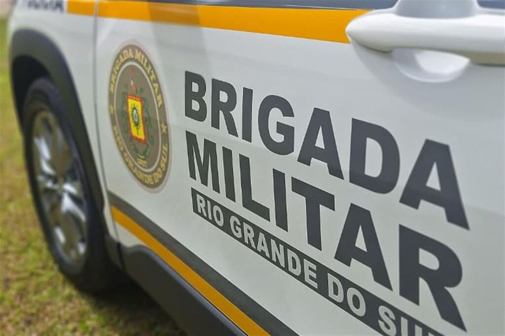 Gerente segue suspeitos, aciona a polícia após furto em farmácia, e dupla acaba presa em Santa Maria