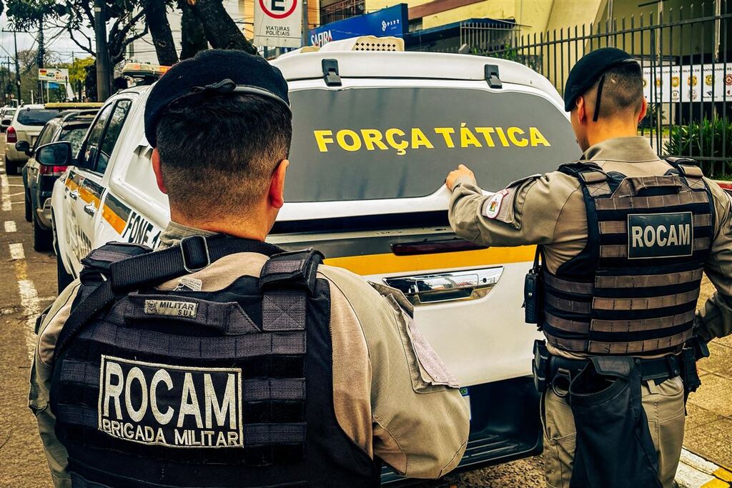 Homem é detido com revólver municiado e diz à polícia que arma era para defesa pessoal