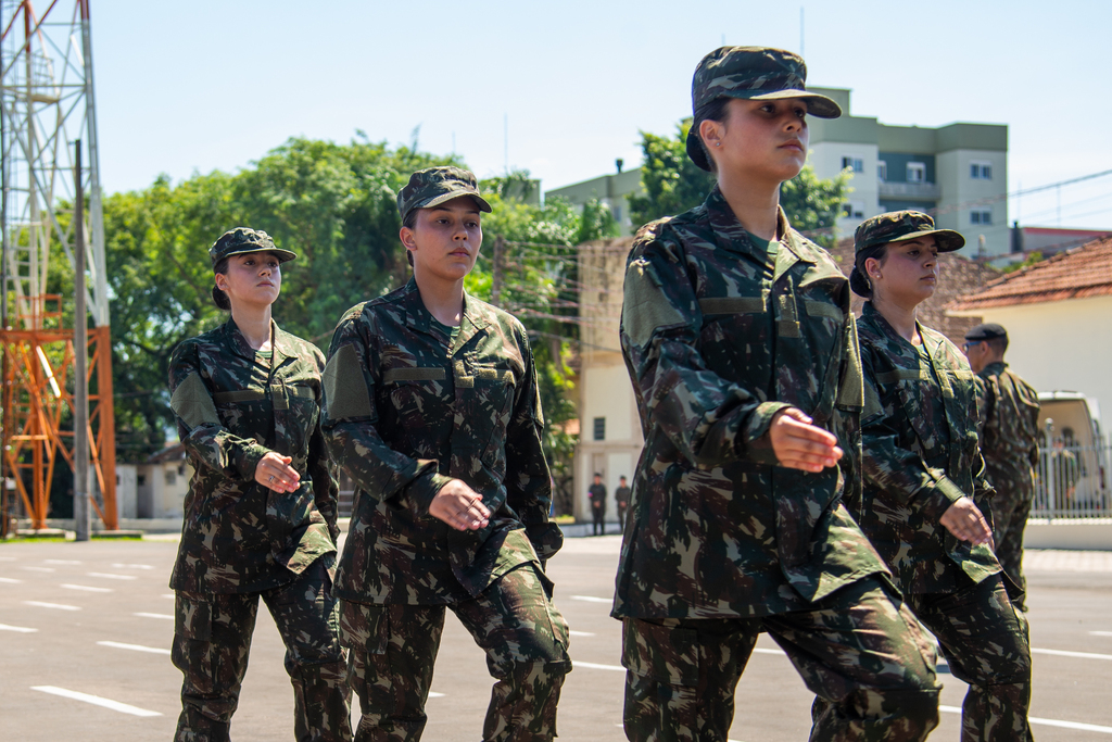 Pela primeira vez, mulheres participam de formatura do Dia do Soldado em Santa Maria