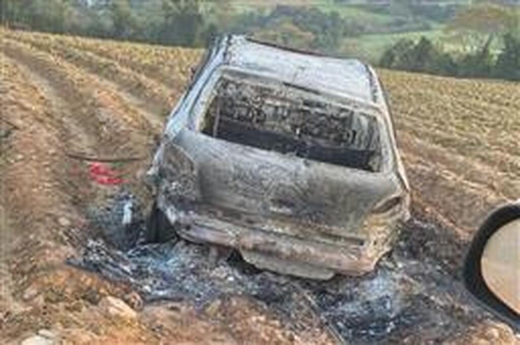 título imagem Carro é encontrado incendiado em lavoura e polícia investiga possível relação com ameaça à mulher em Dona Francisca