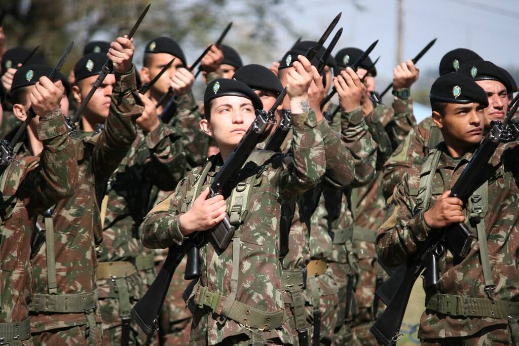 Presença feminina marca Dia do Soldado em Santa Maria