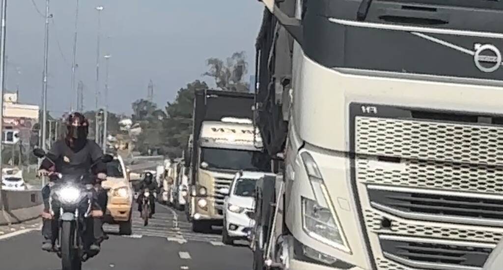 Últimos trabalhos na trincheira da Uglione provocam congestionamento na BR-392 em Santa Maria