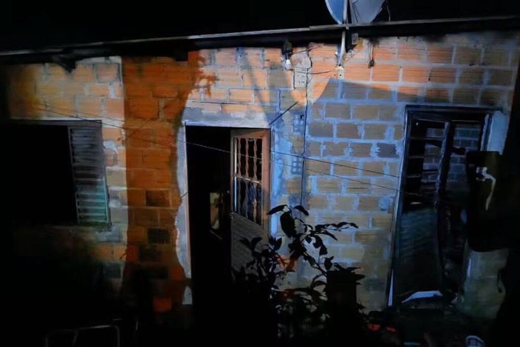 Terceiro incêndio em menos de um mês destrói residência no Bairro Caiçara, em Agudo