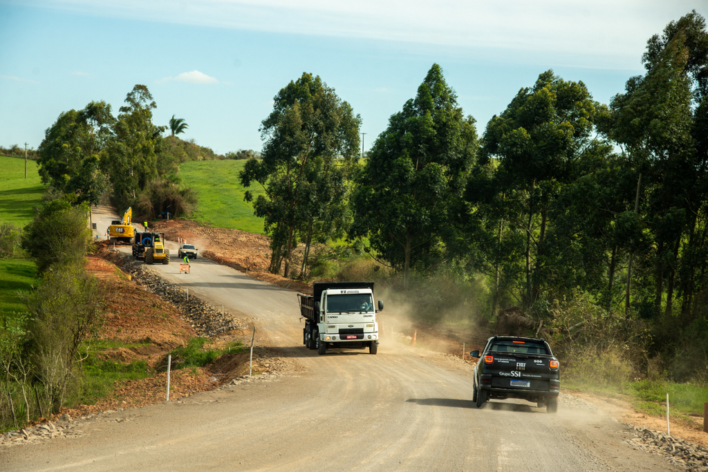 Segundo trecho da Estrada de Santa Flora deve ser asfaltado até novembro, diz construtora