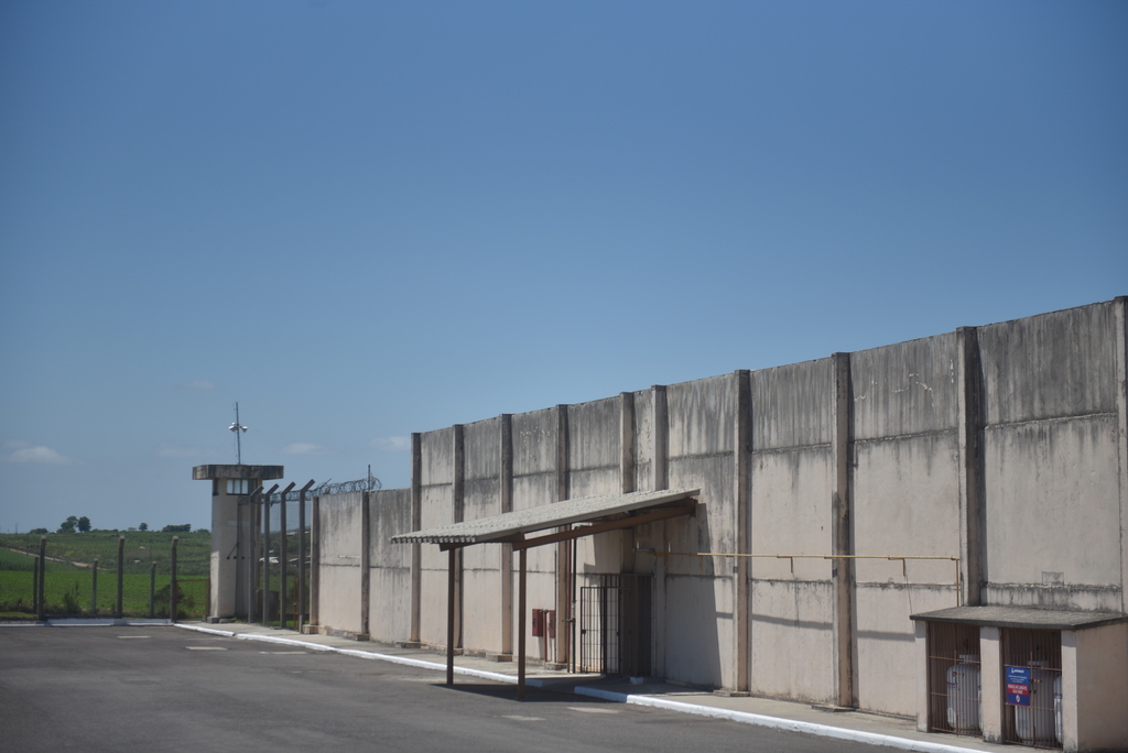 Irmãos são presos após tentativa de levar drogas para dentro da Penitenciária de Santa Maria com drone
