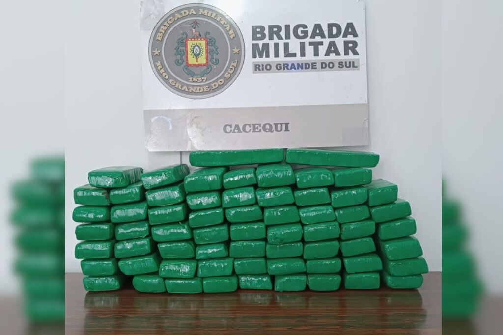 Maior apreensão de drogas já registrada em Cacequi encontra 63 tijolos de maconha escondidos em tonéis