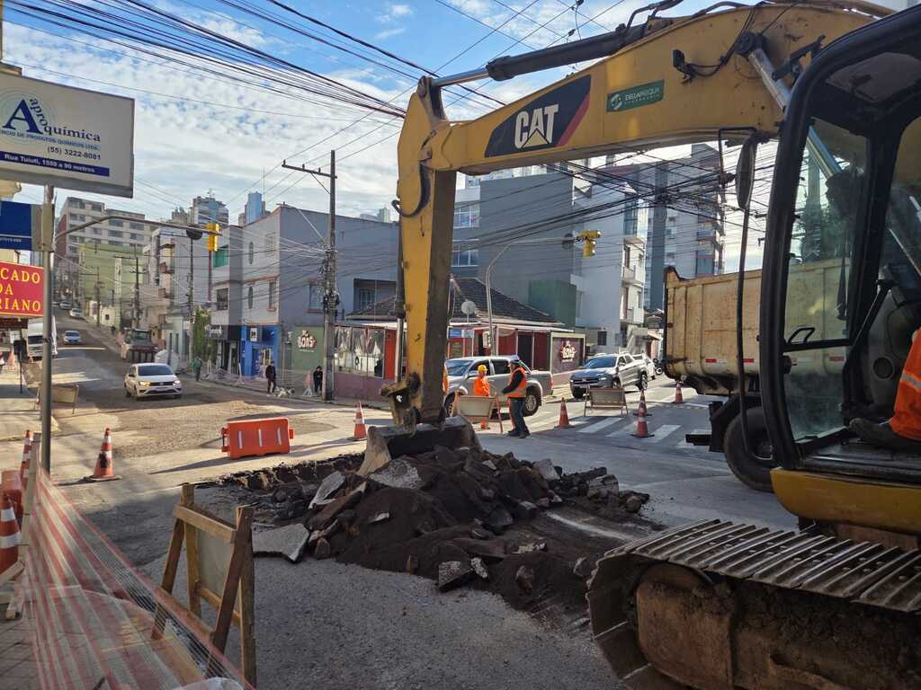Ruas do Centro de Santa Maria têm bloqueios nesta sexta-feira para obra de drenagem