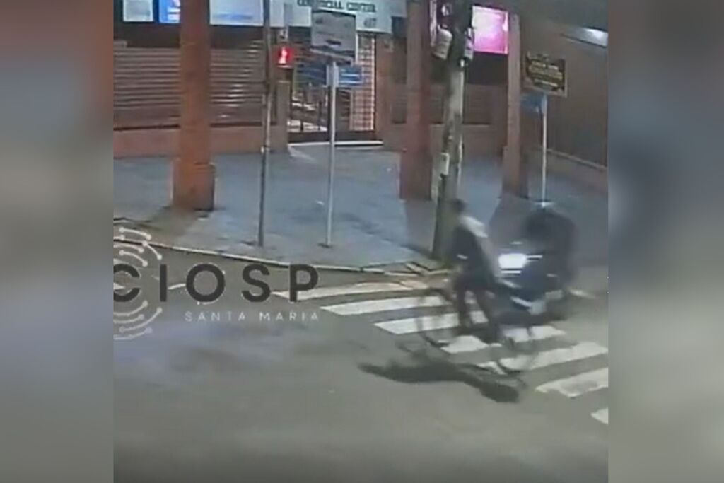 Ciclista morre após colisão com motocicleta no Centro de Santa Maria