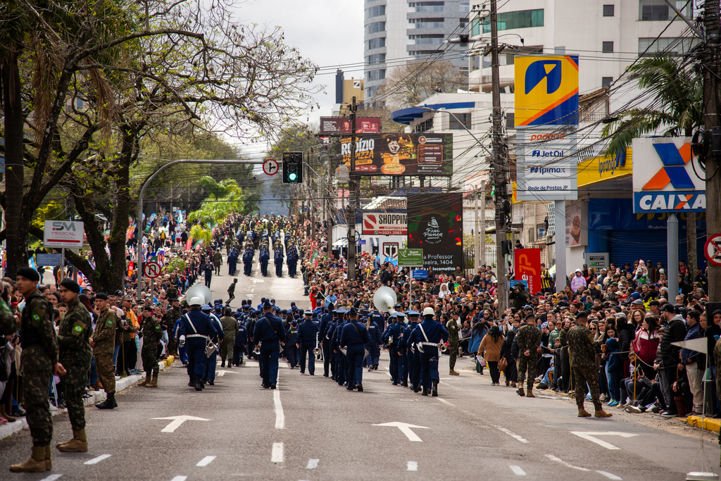 Frio marca manhã de 7 de Setembro em Santa Maria, que leva tradição militar para a Avenida Medianeira