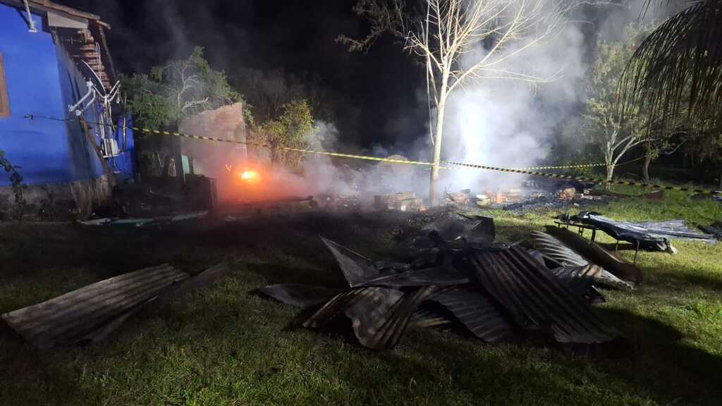 Casal de idosos morre em incêndio no interior de cidade da região