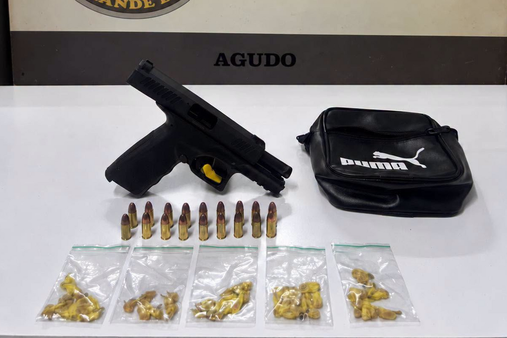 Adolescente é apreendido com pistola e 65 porções de crack em Agudo