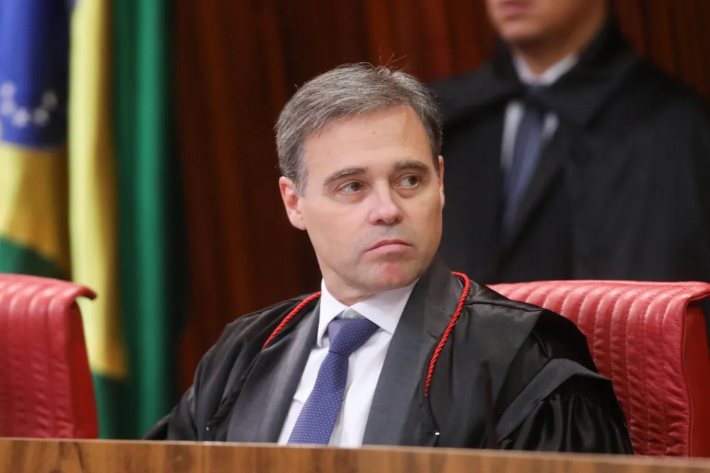 Mendonça diz que abertura da íntegra do celular de Vorcaro tumultuaria julgamento no STF