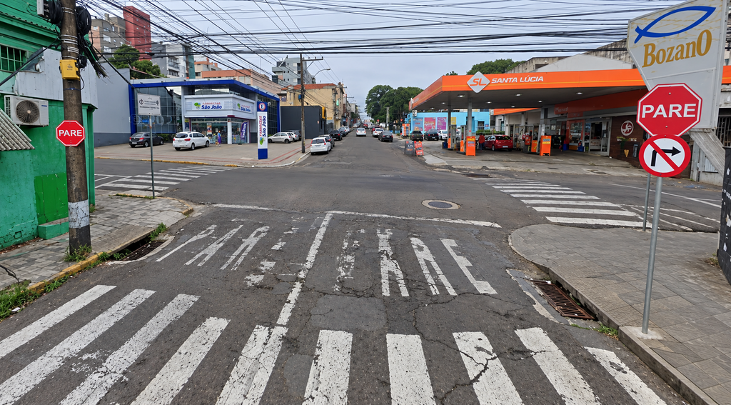 Motorista sem habilitação se envolve em acidente e duas pessoas ficam feridas em Santa Maria