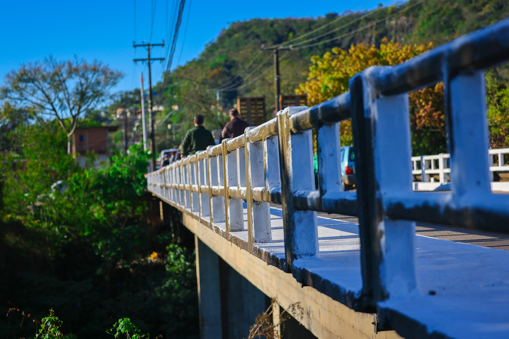Ordem de serviço para instalação de gradis no viaduto da Euclides da Cunha é assinada em Santa Maria