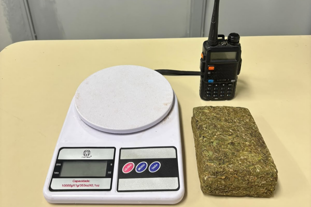 Jovem é preso com maconha, balança e rádio comunicador em São João do Polêsine