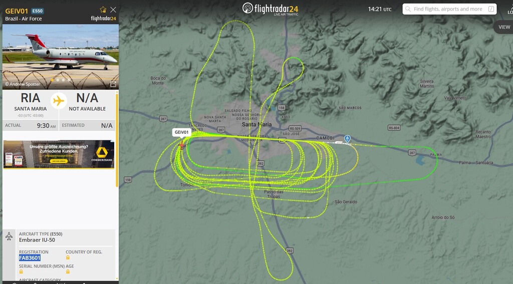 Por que avião está dando inúmeras voltas no céu de Santa Maria