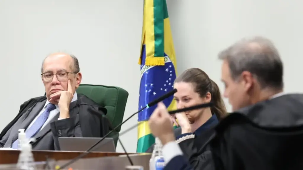 Gilmar Mendes acusa “viés político-eleitoral” e discute com André Mendonça durante análise de relatório da PF sobre Moraes