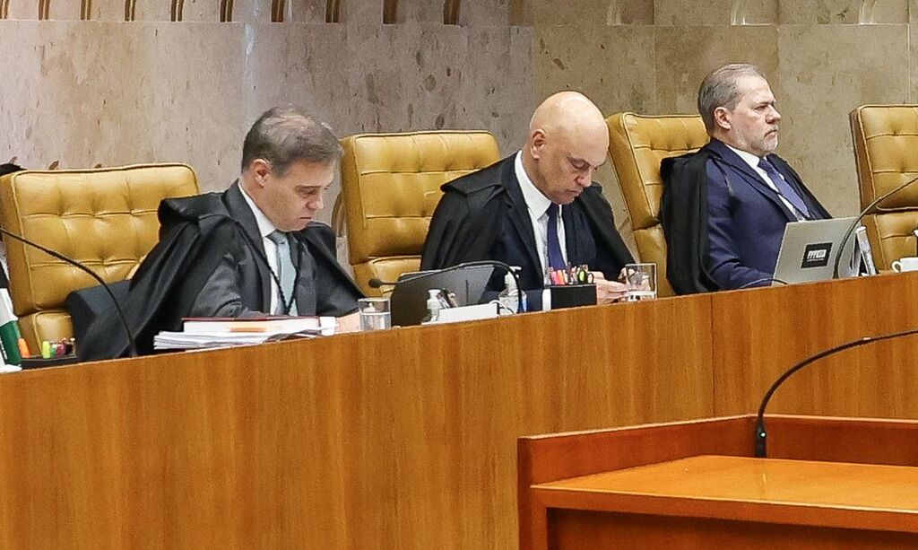 STF tem 4 votos pela análise separada de casos de Moraes e Mendonça; Flávio Dino pede vista