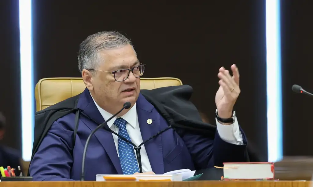 Dino pede vista; Fux e Cármen Lúcia antecipam votos sobre juntar processos de Moraes e Mendonça
