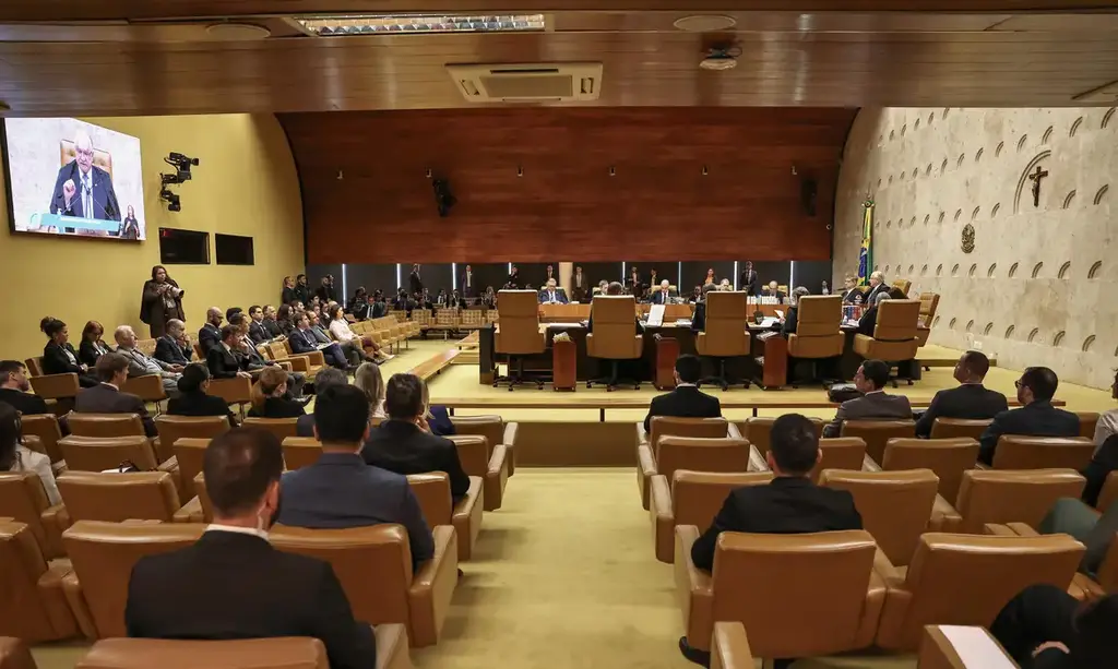 Professor de Direito Constitucional explica por que STF não decidiu sobre investigação de Alexandre de Moraes