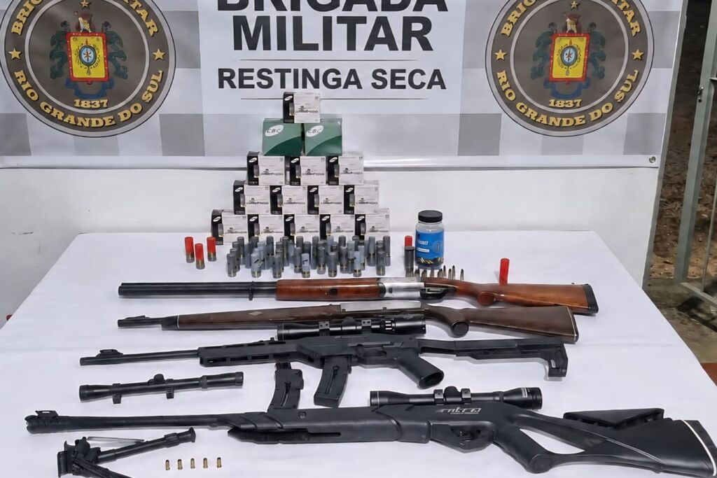 Homem é preso após efetuar disparos em via pública na Quarta Colônia; quatro armas e mais de 600 munições acabam apreendidas