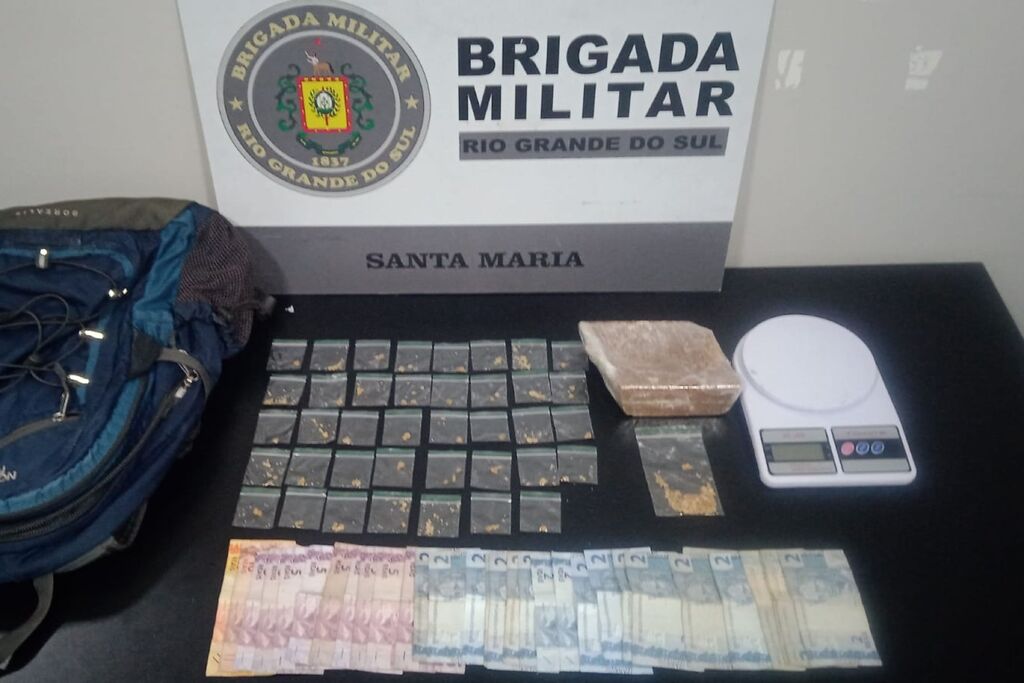 Jovem tenta fugir de abordagem e é preso com quase 600 gramas de crack na região norte de Santa Maria