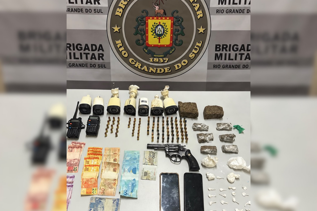 Dois homens são presos com drogas, arma e munições em São João do Polêsine