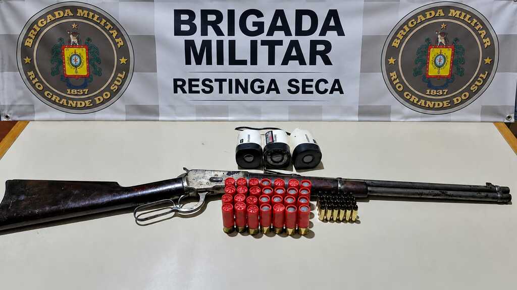 Homem é preso com rifle e munições em Restinga Sêca