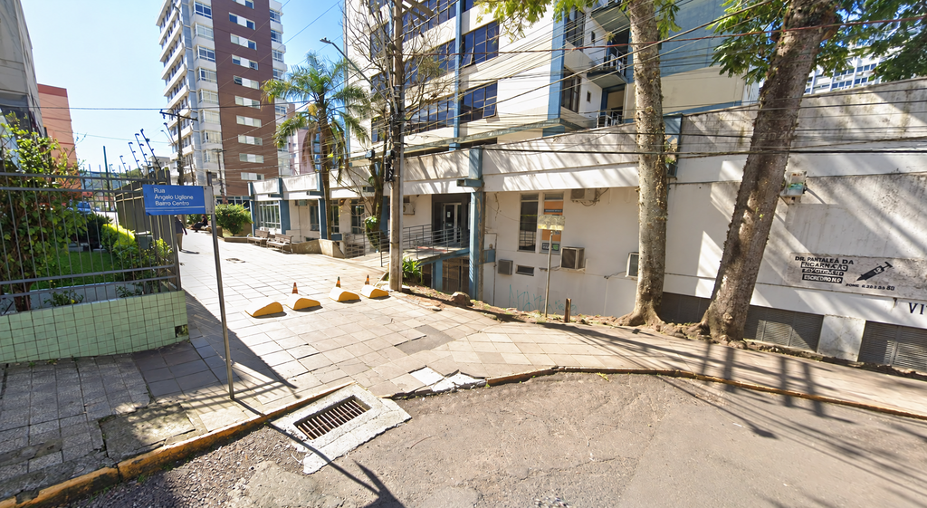 Adolescente é apreendido após pichar calçada em frente à prefeitura de Santa Maria