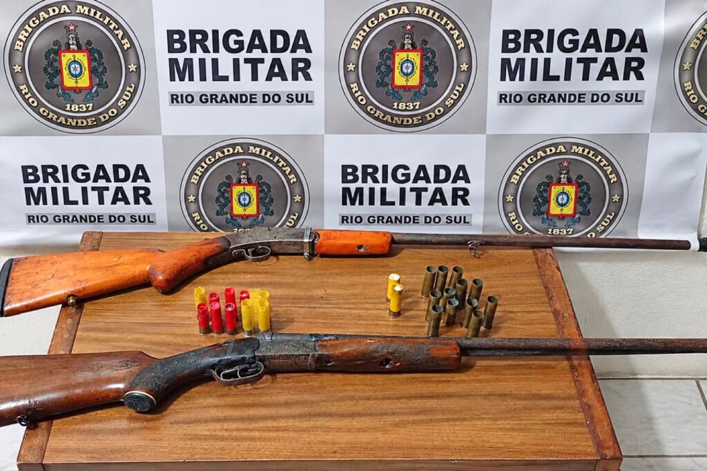 Jovem é preso com duas armas de fogo após mulher relatar ameaças em Formigueiro