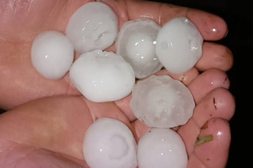 Granizo atinge mais de 150 residências e aulas são suspensas em Vila Nova do Sul
