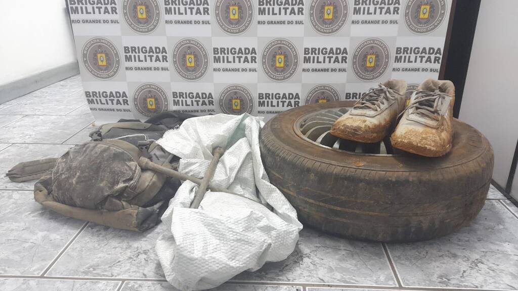 Dupla é presa após furto de roda de reboque em São Pedro do Sul