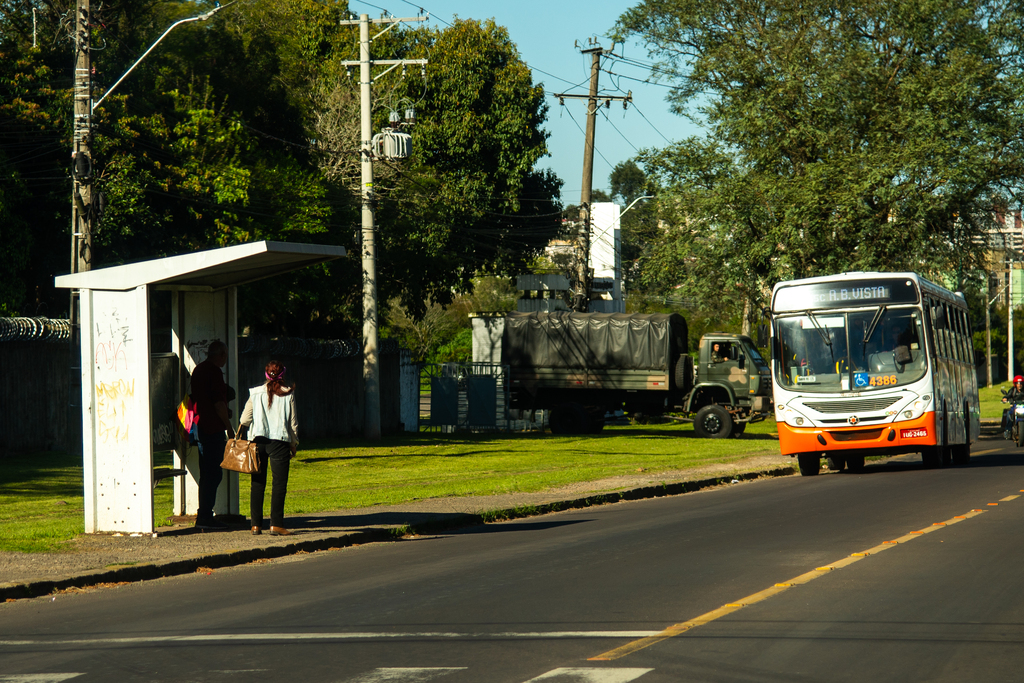 Transporte e insegurança fazem 40% das mulheres desistirem de emprego no país, aponta pesquisa