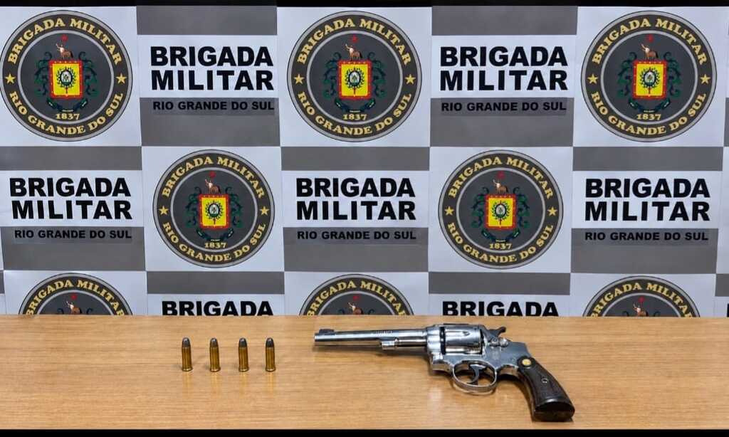 Mulher é presa por posse ilegal de arma de fogo e homem por resistência durante ação policial em Santa Maria
