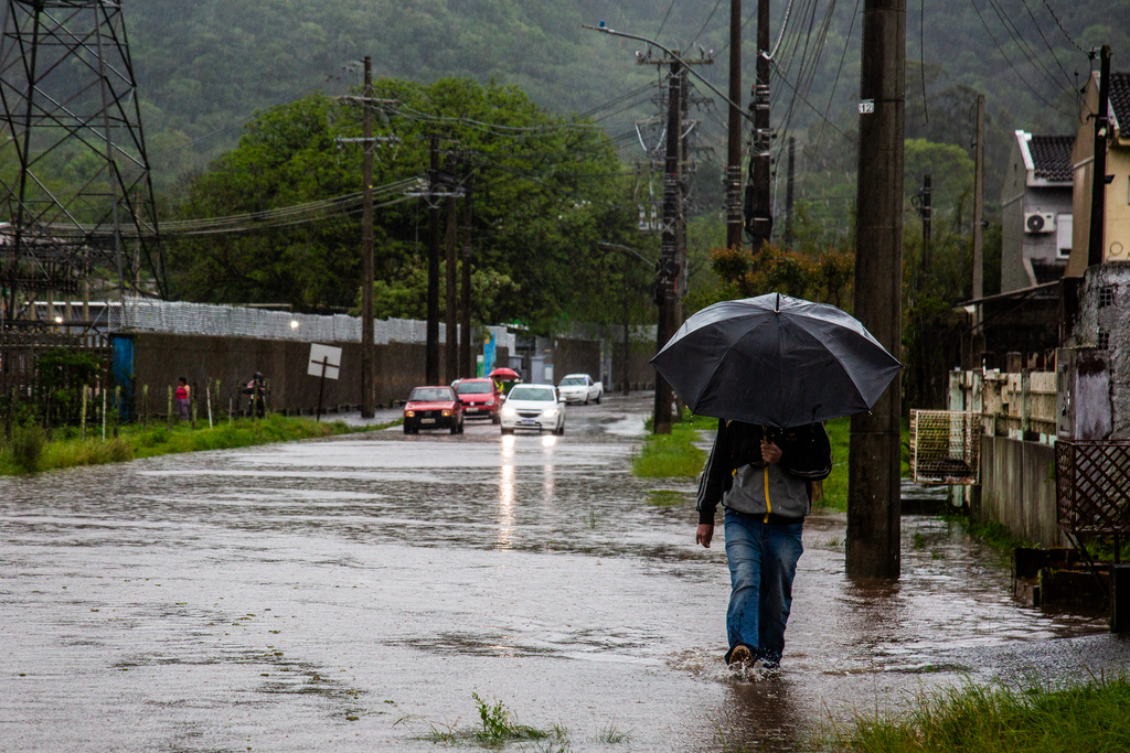 Chuva em Santa Maria: nove pessoas estão abrigadas, seis escolas suspendem aulas e duas unidades de saúde ficam fechadas nesta terça