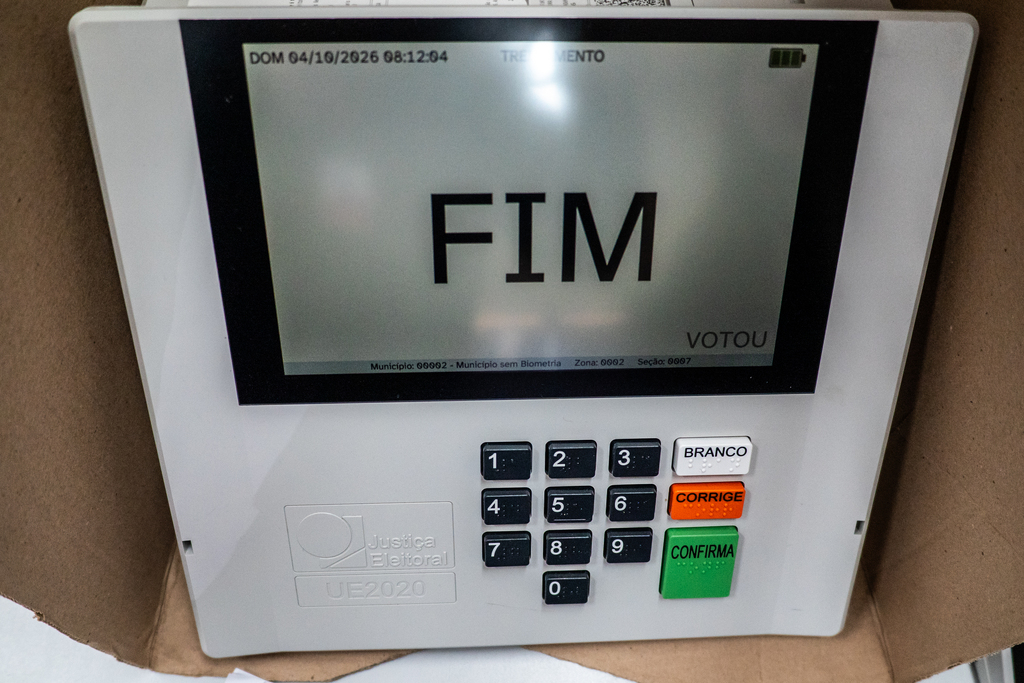 título imagem Pelo menos duas urnas precisaram ser substituídas durante votação em Santa Maria