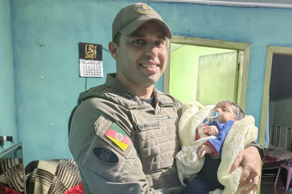 Policiais militares socorrem bebê de 30 dias que estava engasgado em Agudo