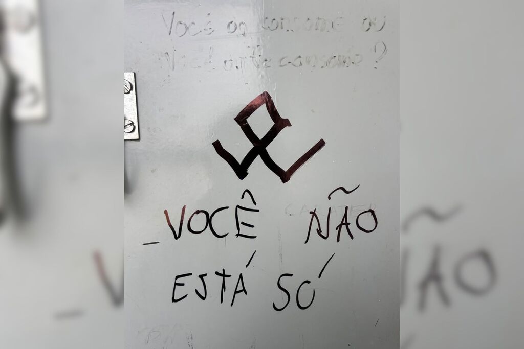 Símbolo associado a grupos neonazistas é encontrado em banheiro da UFSM; local foi isolado