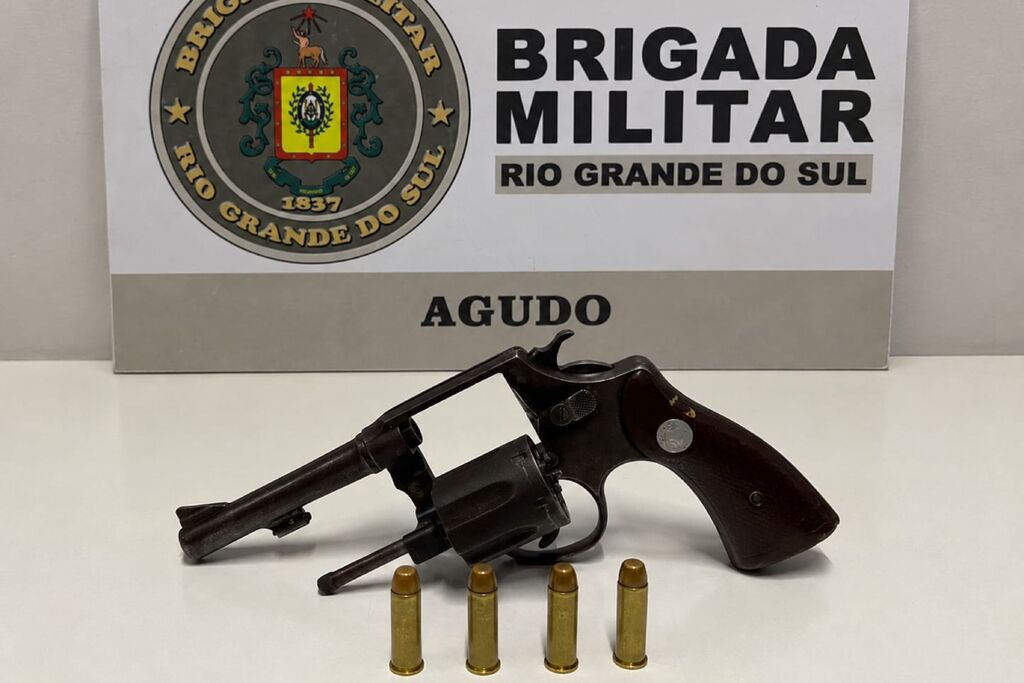 Adolescente é apreendido com revólver após denúncia de ameaças a moradores em Agudo
