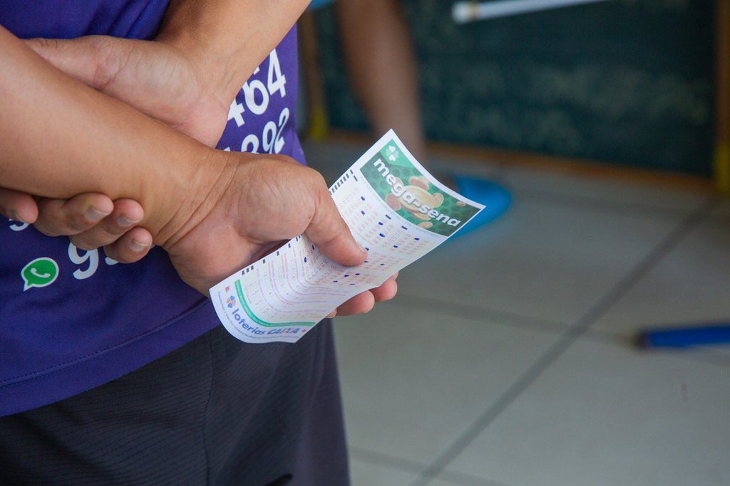 título imagem Mega-Sena acumula; prêmio pode chegar a R$ 185 milhões nesta terça-feira