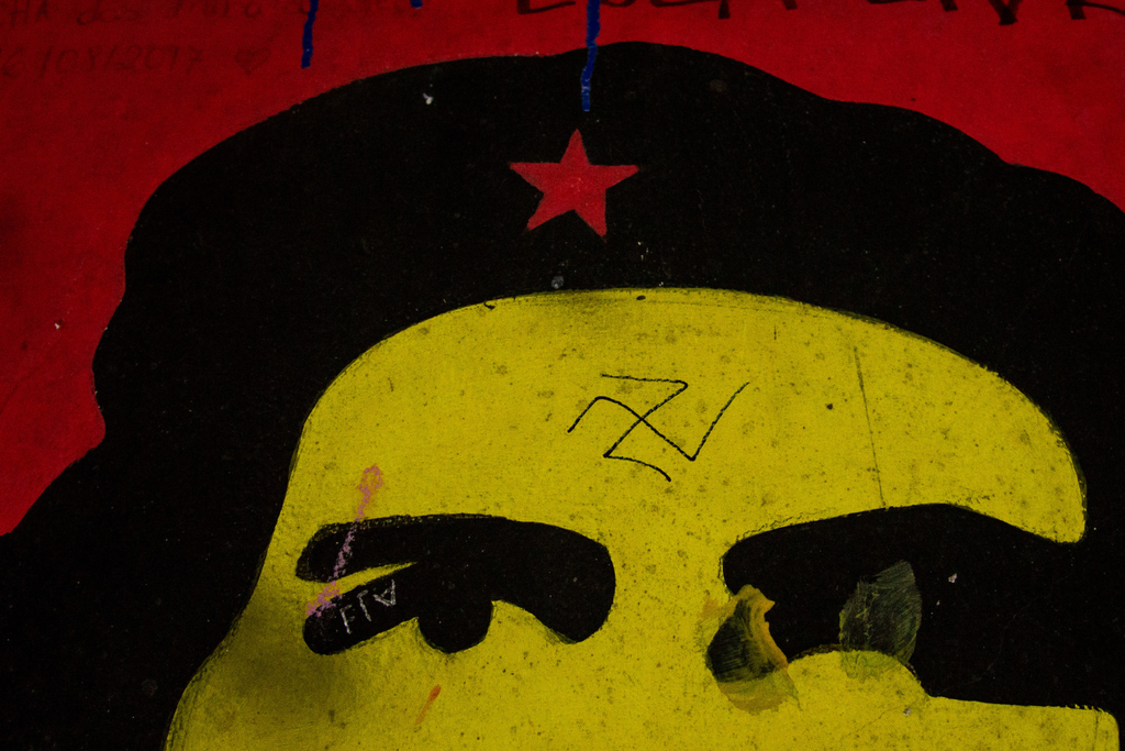 Símbolos nazistas voltam a ser encontrados na UFSM; suposto ataque registra desenhos de suásticas