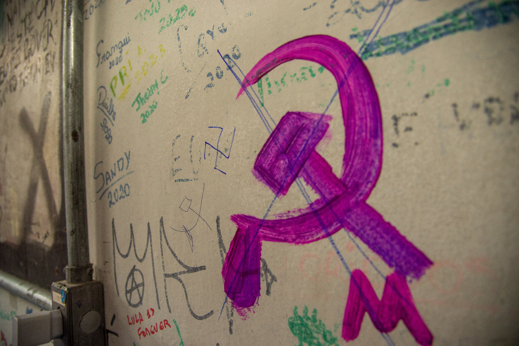 título imagem UFSM se manifesta sobre novas pichações com símbolos nazistas e confirma registro de ocorrência na Polícia Federal