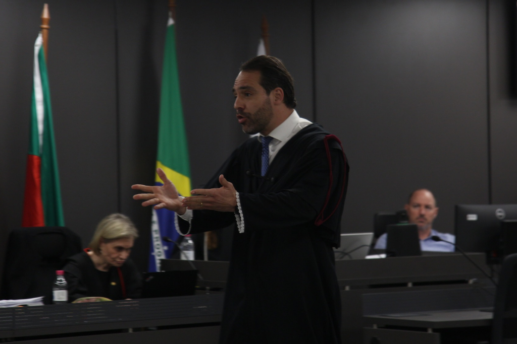 “Foi um julgamento longo, de um processo complexo”, diz advogado de defesa após réu ser condenado a 4 anos pela morte de Verônica Oliveira