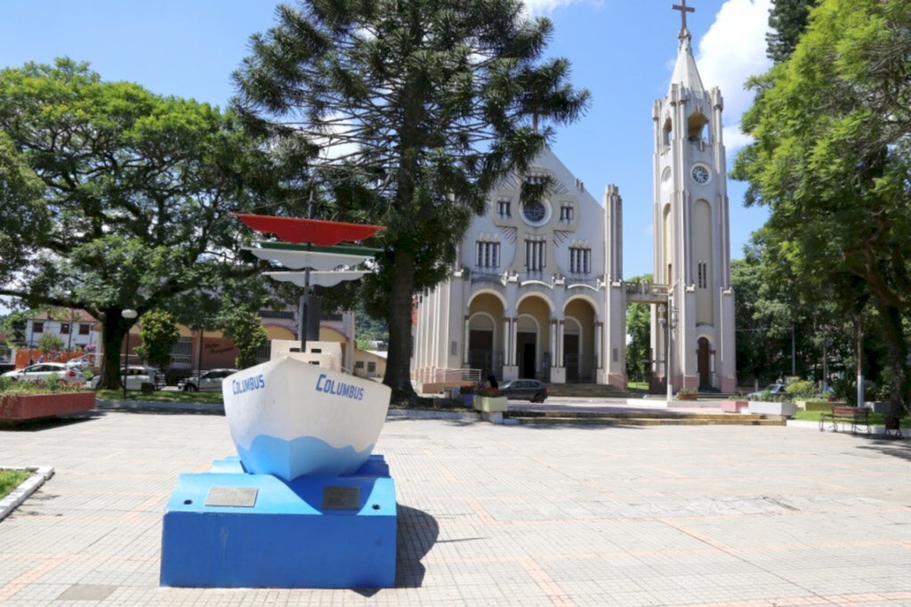 Faxinal do Soturno comemora 61 anos