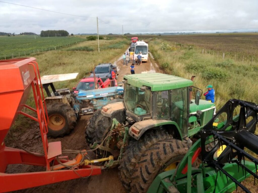 Produtores trancam estrada em São Sepé