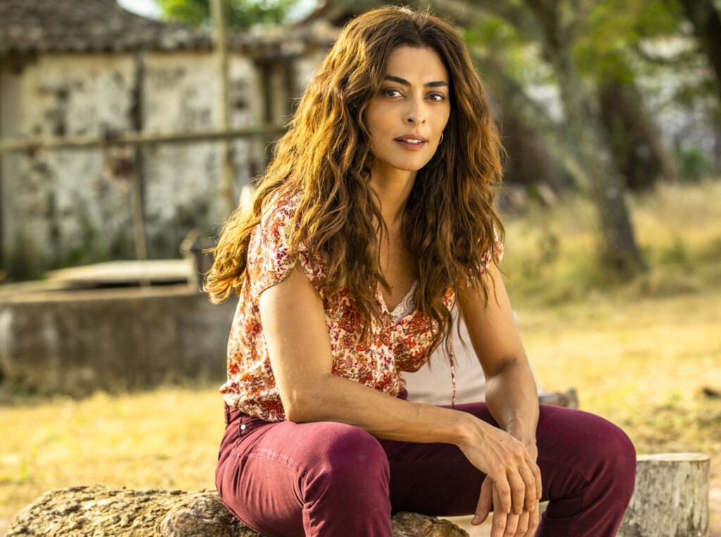'Eu amo flores e a natureza. Esse cenário é lindo' afirma atriz Juliana Paes durante gravações em São Gabriel