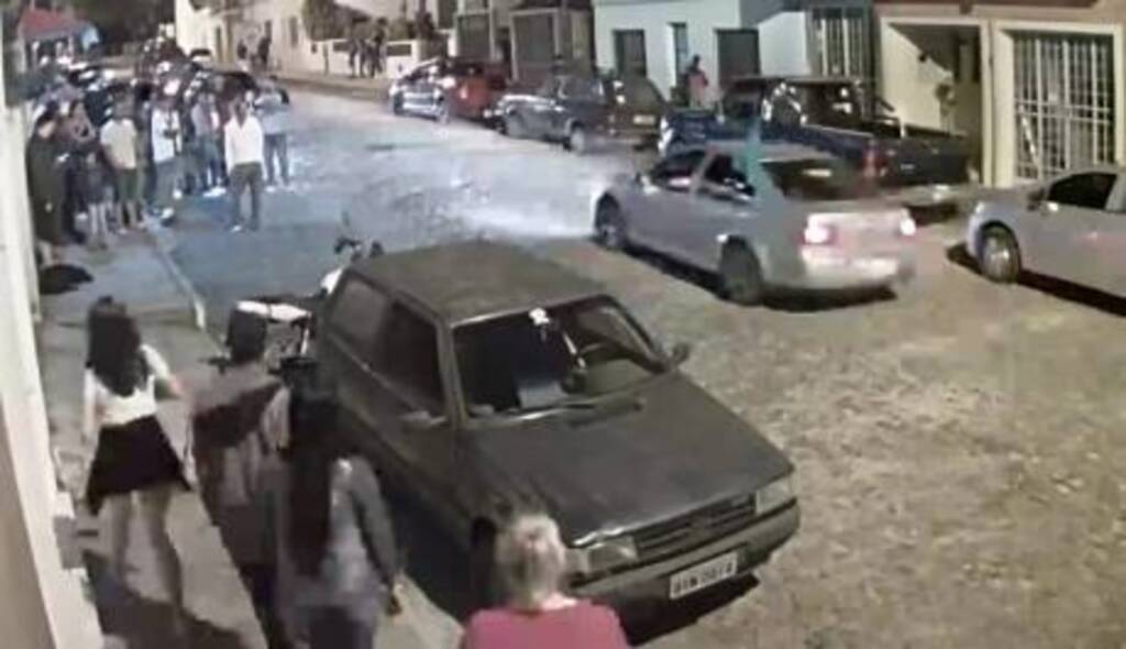 Três pessoas ficam feridas durante briga generalizada em São Gabriel