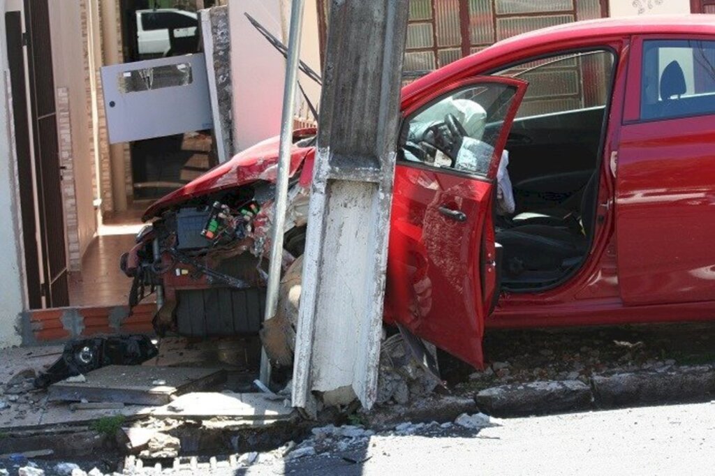 Homem morre depois de ser atropelado em Santiago